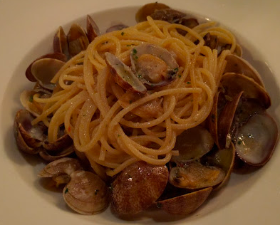 Quattro signature dishes Branzino Intero In Crosta Di Sale Marino
Preparazione Casalinga Dei Ravioli Di Casa Savoia Tartufati
Spaghetto Tradizionale Alle Vongole Veraci